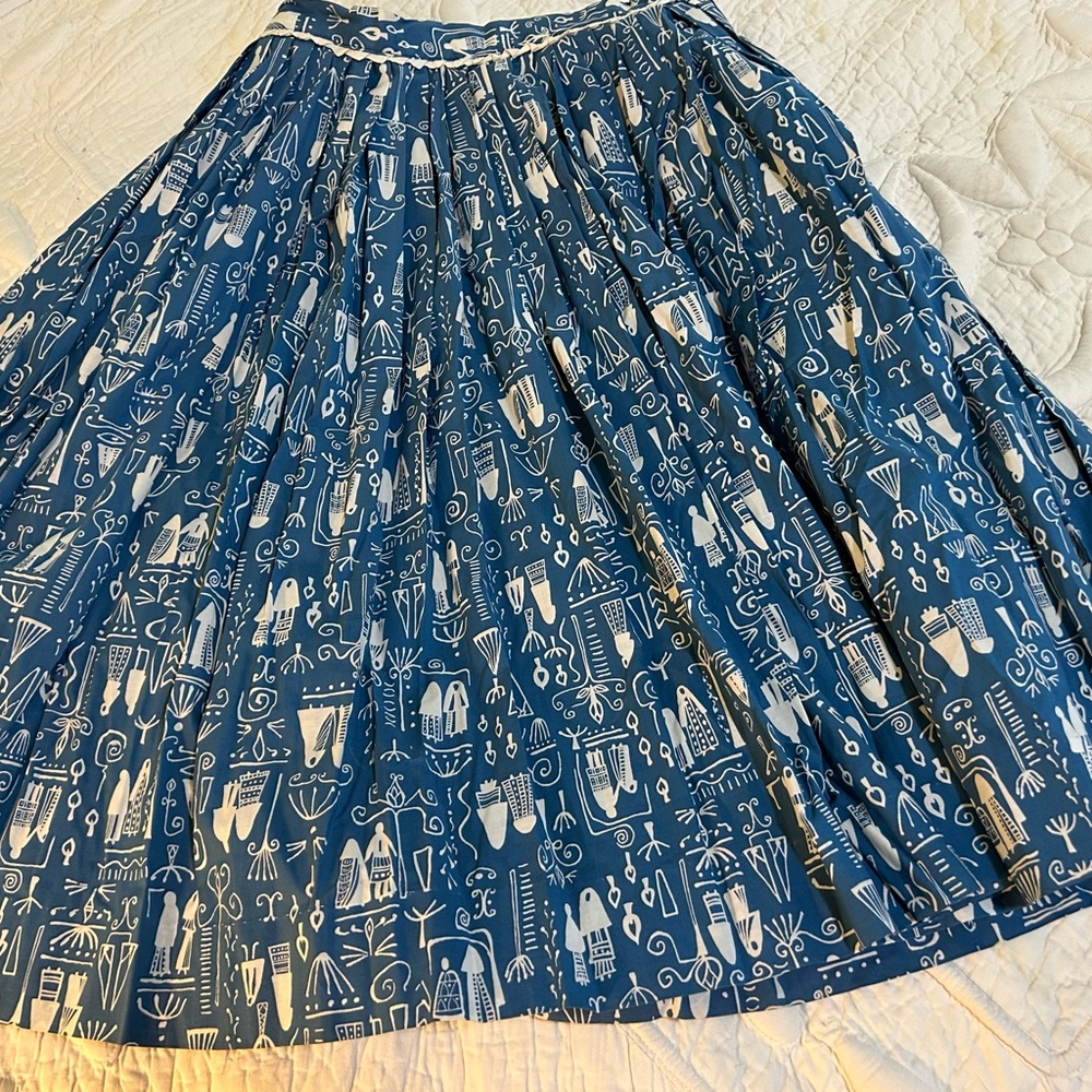 Vintage Alex Coleman wrap skirt w/rick rack & button placket.Cute pattern!unique